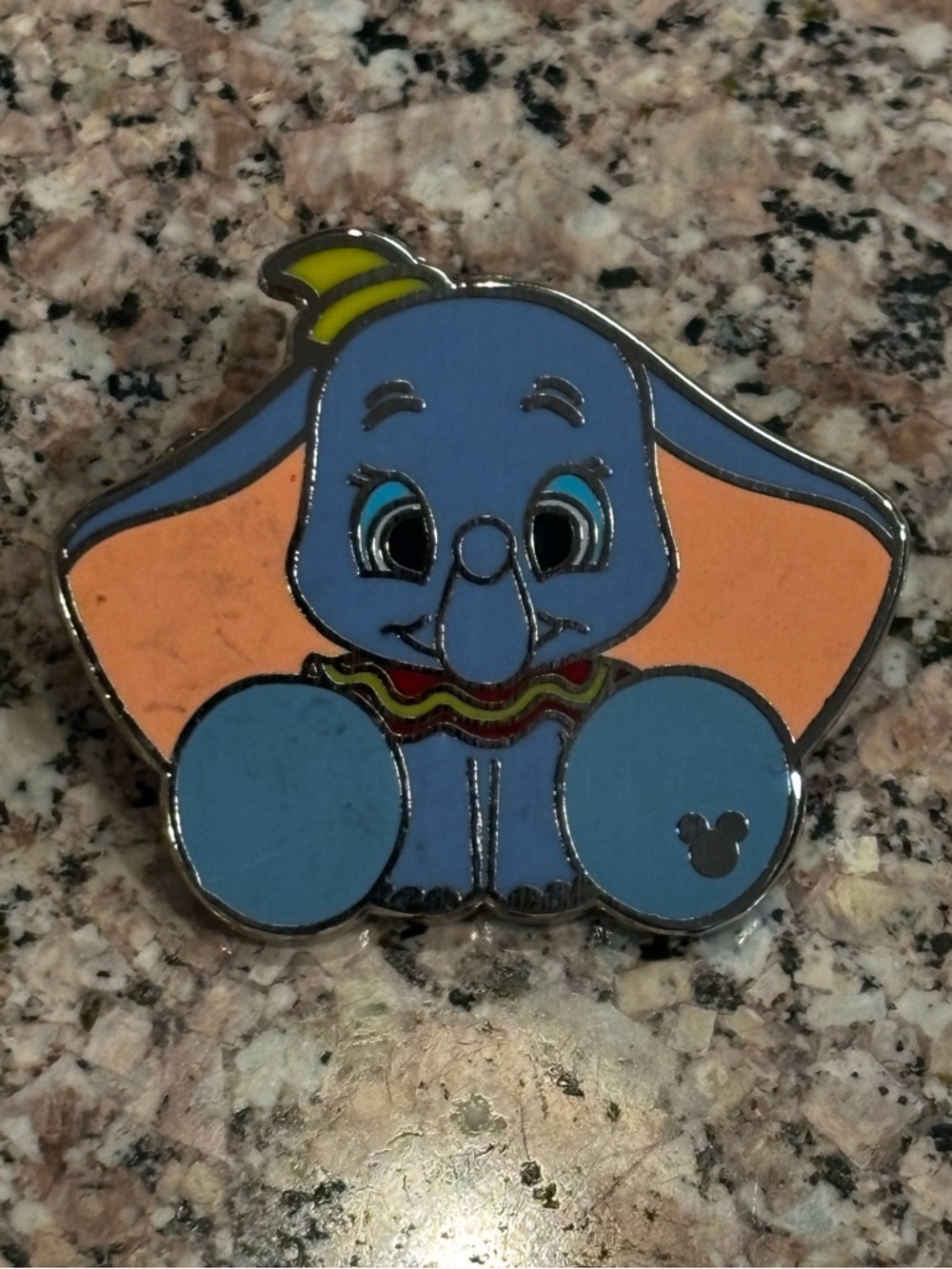 2018 Disney Hidden Mickey Series Big Feet Dumbo Pin